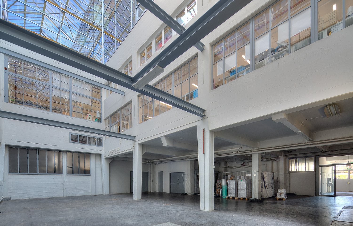 Bureaux de 135 m²

A louer immédiatement ou à convenir, à la Zentralstrasse 115 à Biel, un espace de bureaux attractif de 135 m². 

L'emplacement central fait de ce bureau un site idéal pour votre entreprise. Vos avantages en un coup d'œil :

\- Possibilités d'utilisation individuelles
\- Plan d'éta