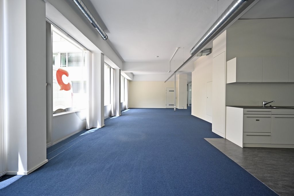 Bureau de 242m², photo 6 sur 8