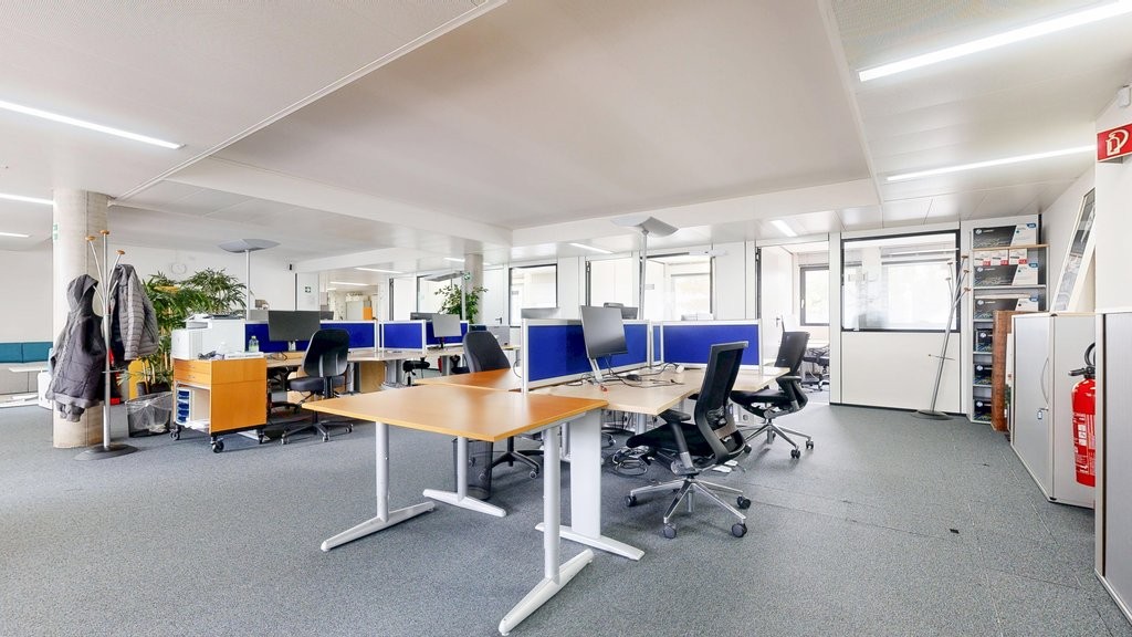 232m² office