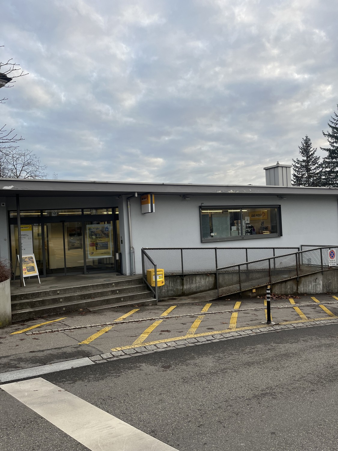 336m² shop, photo 1 sur 4