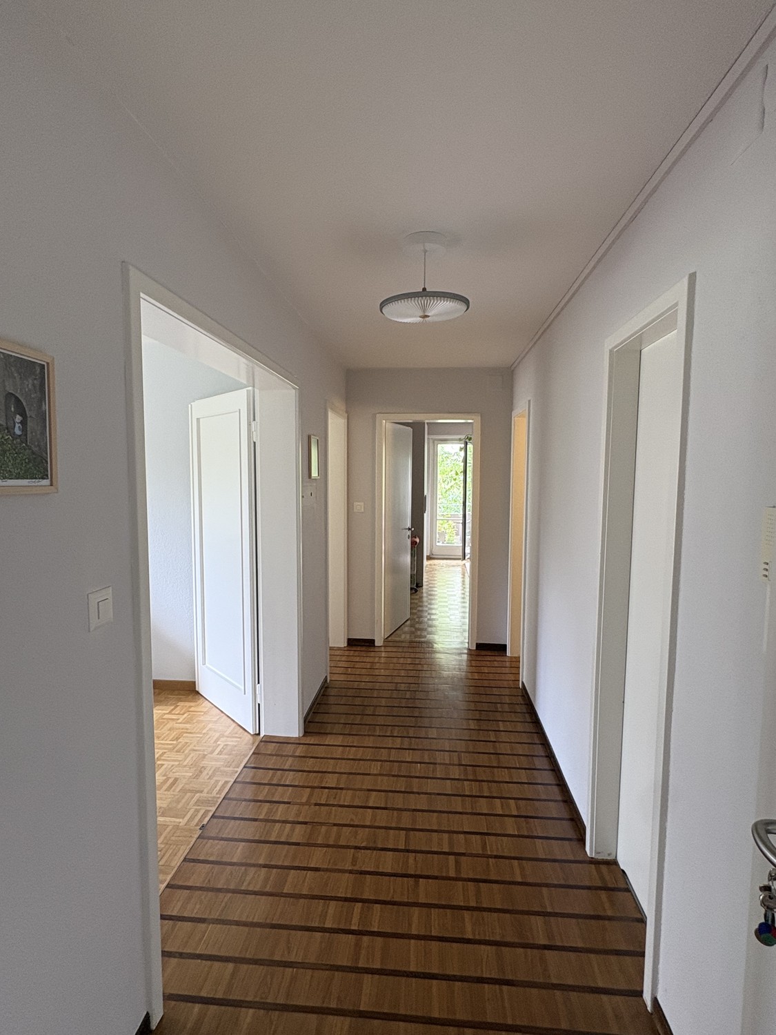 Appartement de 3 ½ pièces

Spacieux et magnifiquement meublé, cet appartement de 78 m² au cœur de Zurich est idéal pour les universitaires et les professionnels en visite. Situé au 3ème étage (avec ascenseur), l'appartement offre un grand salon-salle à manger ensoleillé, un bureau séparé, une chambr, photo 4 sur 6