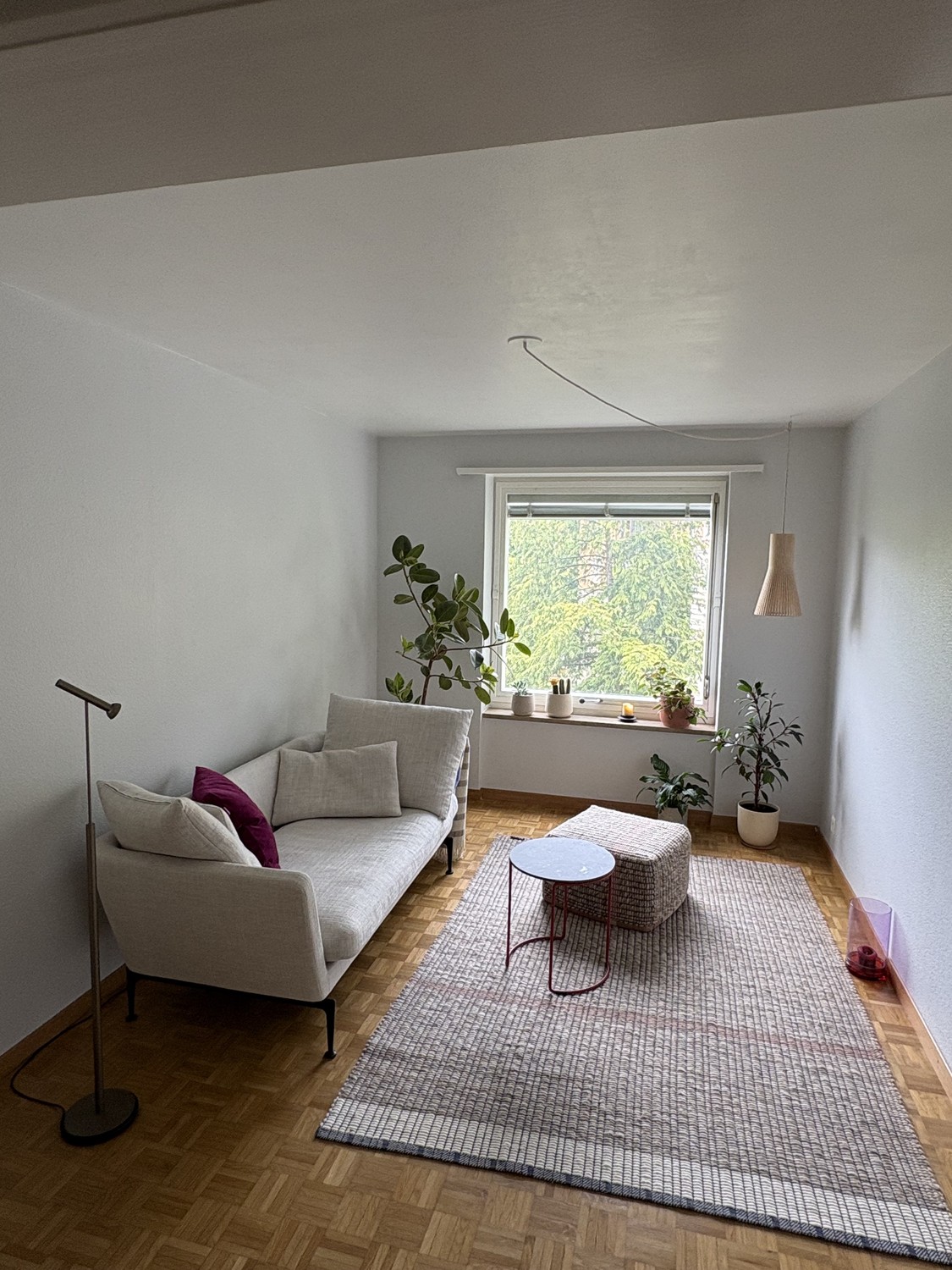 Appartement de 3 ½ pièces

Spacieux et magnifiquement meublé, cet appartement de 78 m² au cœur de Zurich est idéal pour les universitaires et les professionnels en visite. Situé au 3ème étage (avec ascenseur), l'appartement offre un grand salon-salle à manger ensoleillé, un bureau séparé, une chambr, photo 3 sur 6