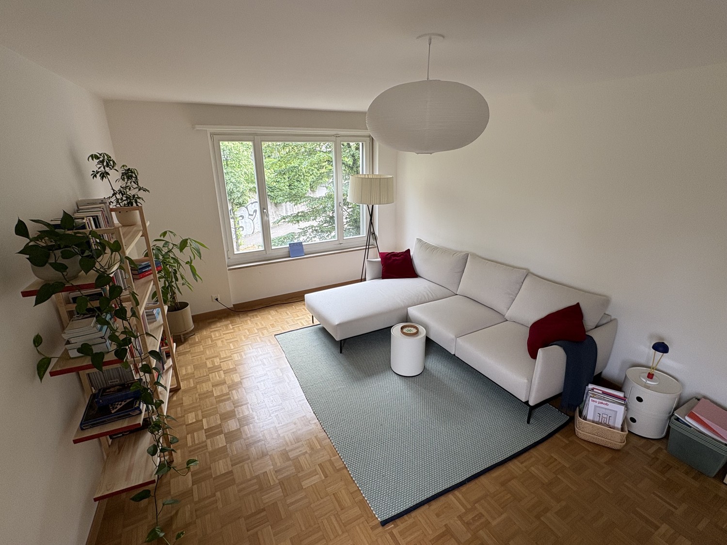 Appartement de 3 ½ pièces

Spacieux et magnifiquement meublé, cet appartement de 78 m² au cœur de Zurich est idéal pour les universitaires et les professionnels en visite. Situé au 3ème étage (avec ascenseur), l'appartement offre un grand salon-salle à manger ensoleillé, un bureau séparé, une chambr, photo 5 sur 6