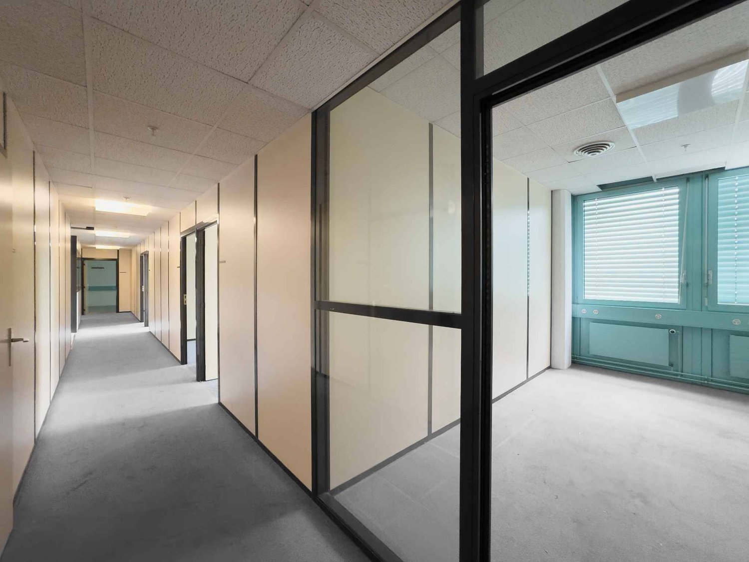 290m² office, photo 1 sur 8