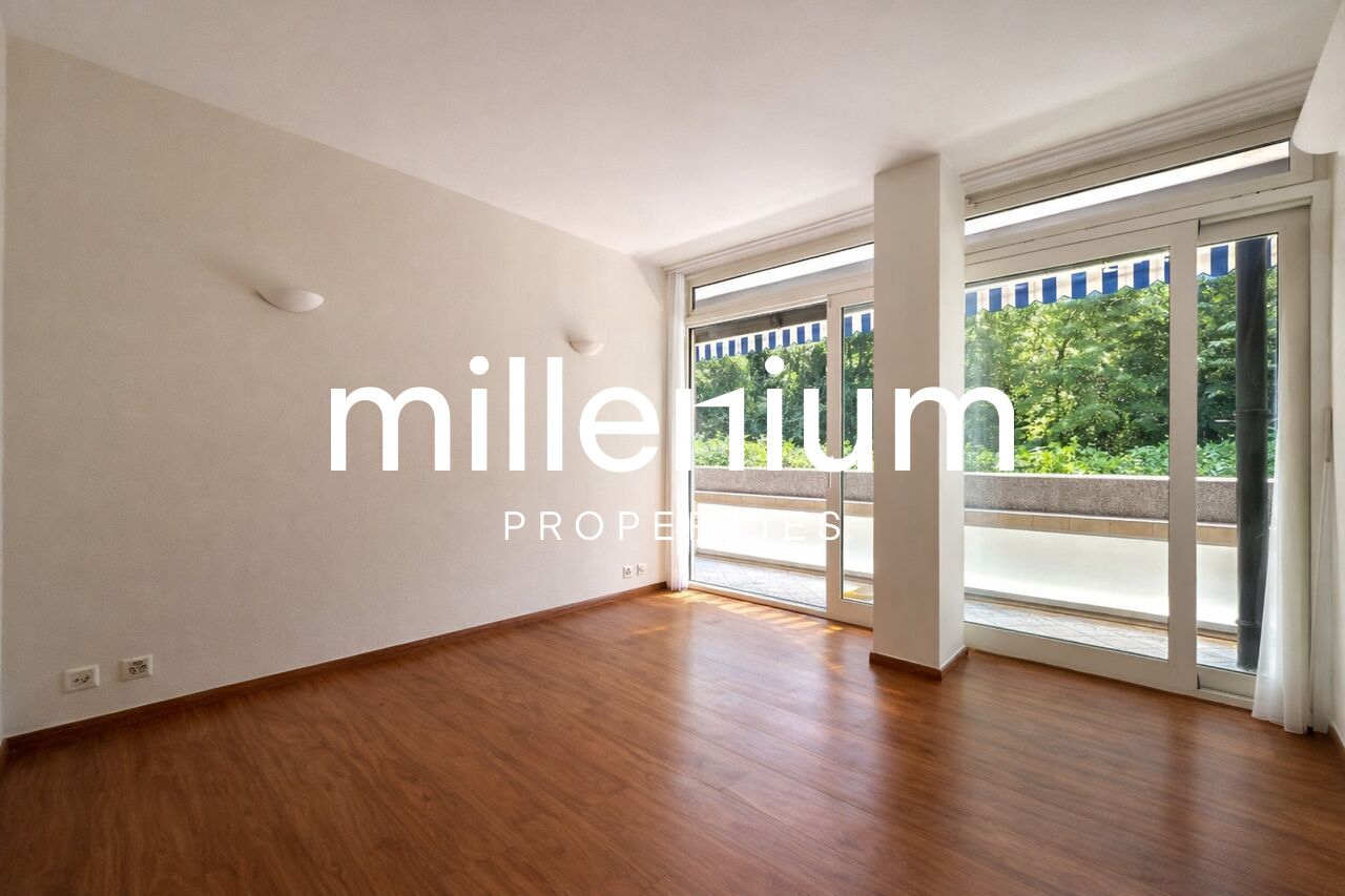 5 rooms apartment