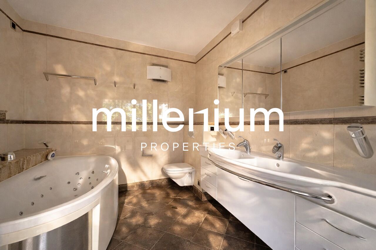 5 rooms apartment