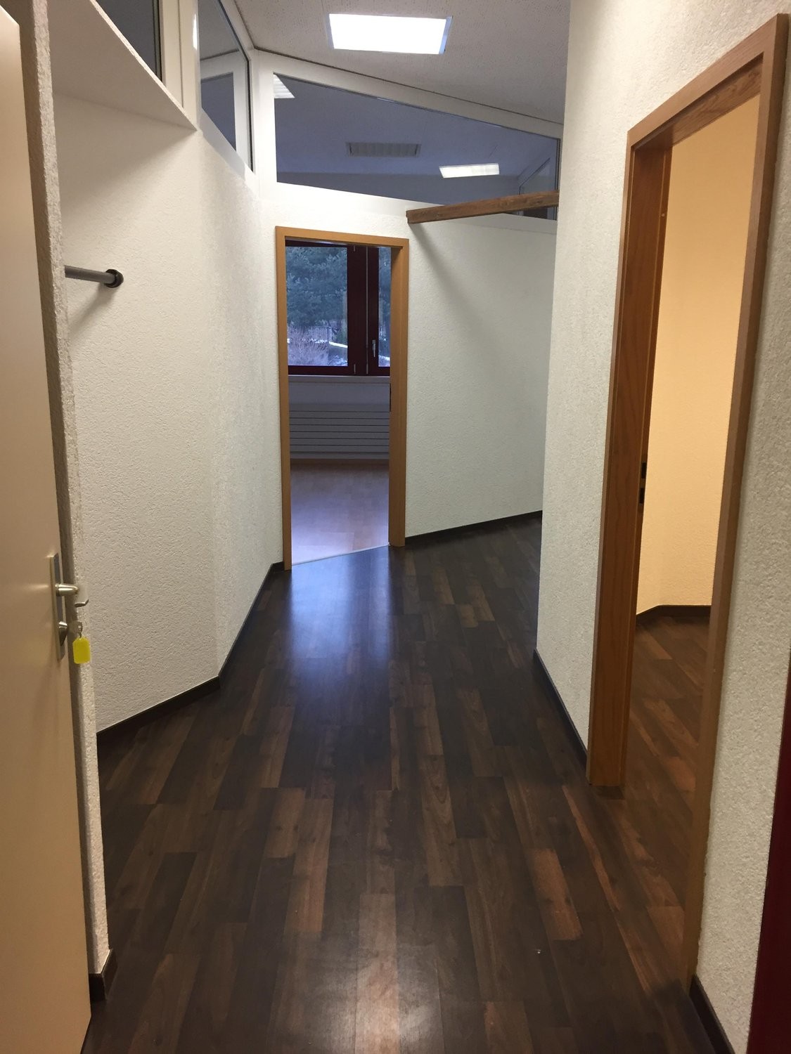 71m² office, photo 1 sur 7