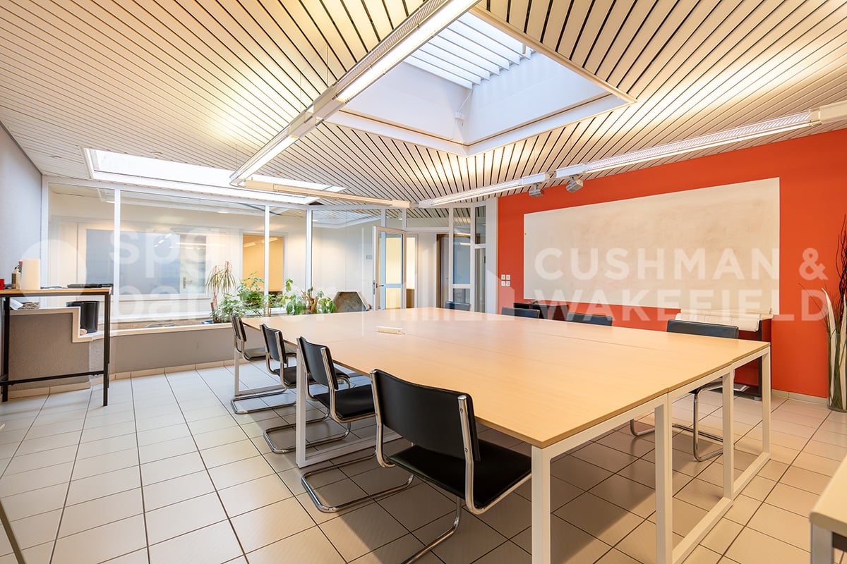 507m² office