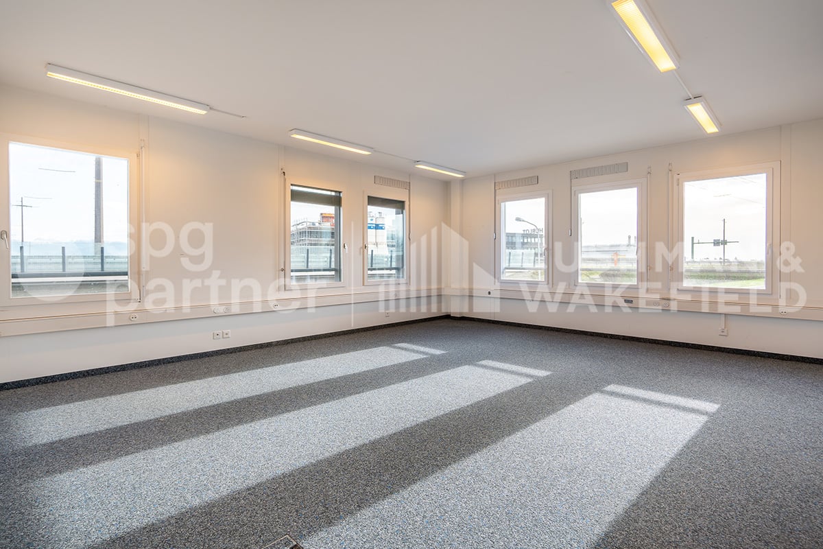 507m² office