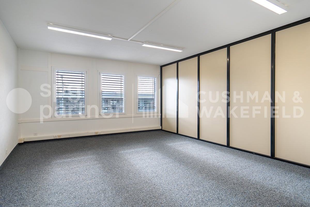 507m² office