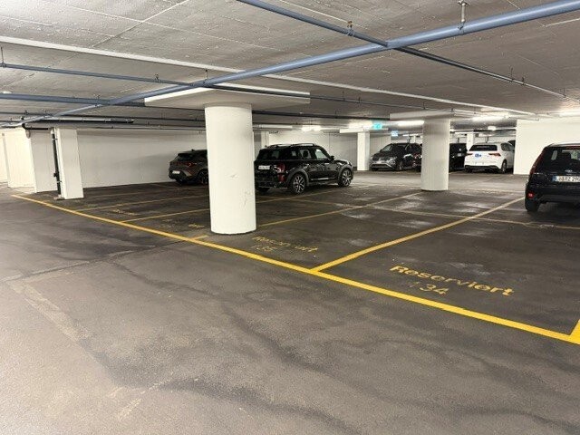 Place de parc souterrain

Ici, vous pouvez stationner votre véhicule !

A louer immédiatement ou à convenir, nous proposons plusieurs places de stationnement dans le parking souterrain à la Bahnhofstrasse 86/88 à Aarau.

Place de parc : CHF 190.00/mtl.

Avez-vous été intéressé ? N'hésitez pas à nous