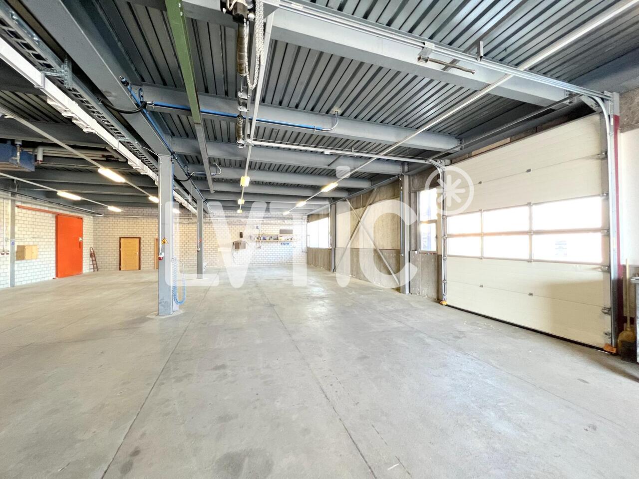 665m² industrial object, photo 2 sur 4