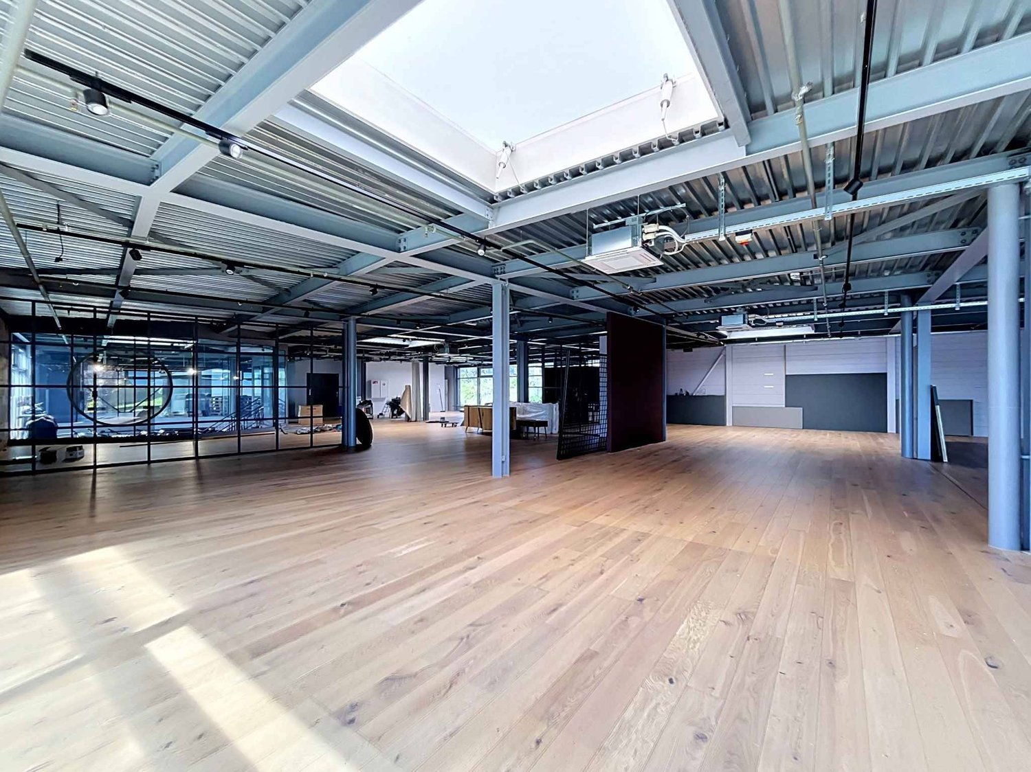 765m² commercial