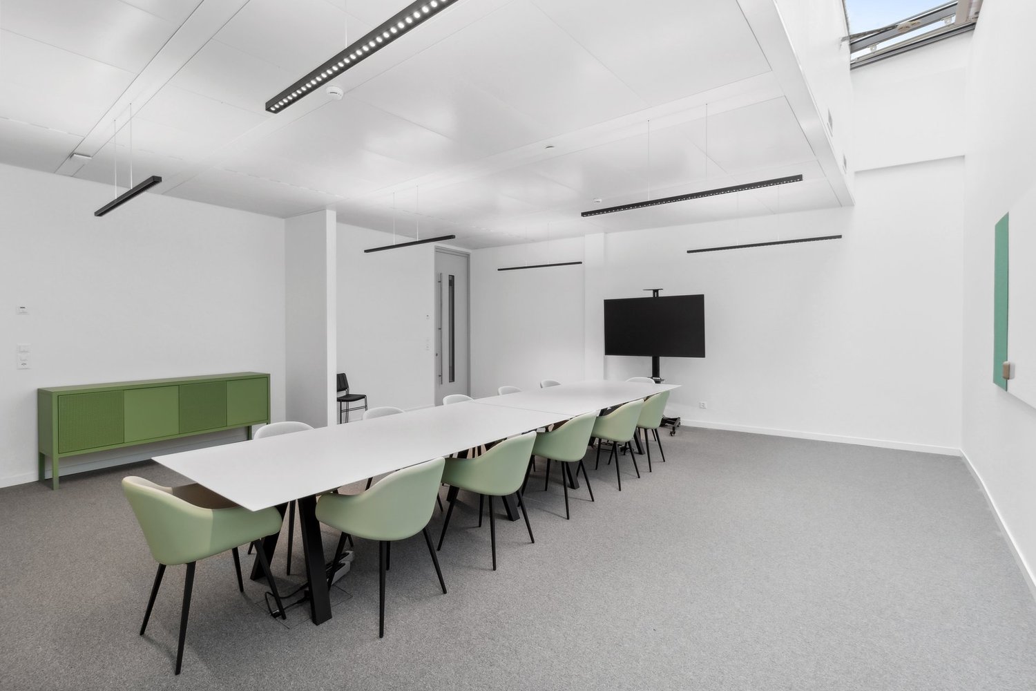 536m² office
