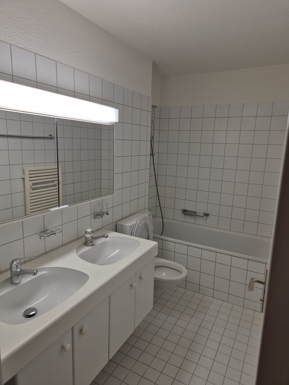 Chambre meublée à Uster – disponible dès le 15 août

Dès le 15 août, nous louons une chambre entièrement meublée à Uster.

La chambre est équipée de :
* Lit
* Armoire
* Table de chevet
* Bureau
* Chaise
* Commode

Prix du loyer : CHF 860.– par mois, toutes charges comprises (tout inclus).

La chambr, photo 2 sur 3