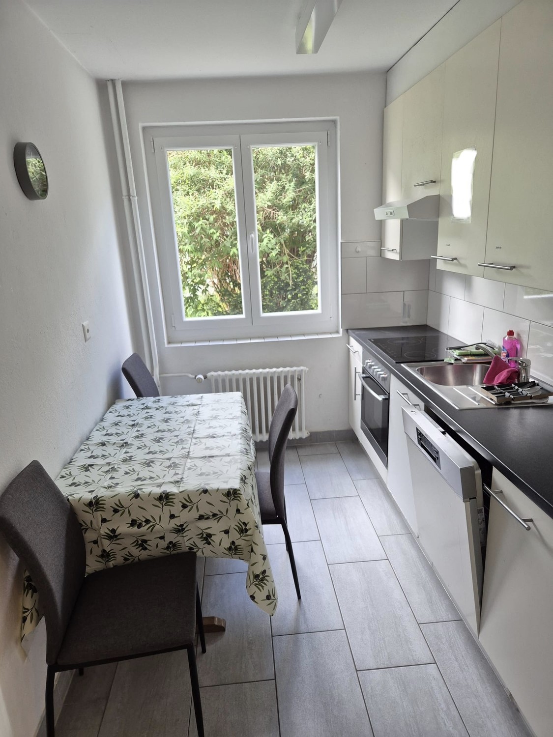 Chambre meublée à Uster – disponible dès le 15 août

Dès le 15 août, nous louons une chambre entièrement meublée à Uster.

La chambre est équipée de :
* Lit
* Armoire
* Table de chevet
* Bureau
* Chaise
* Commode

Prix du loyer : CHF 860.– par mois, toutes charges comprises (tout inclus).

La chambr, photo 3 sur 3