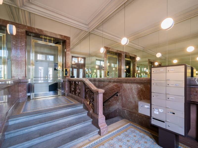 233m² office