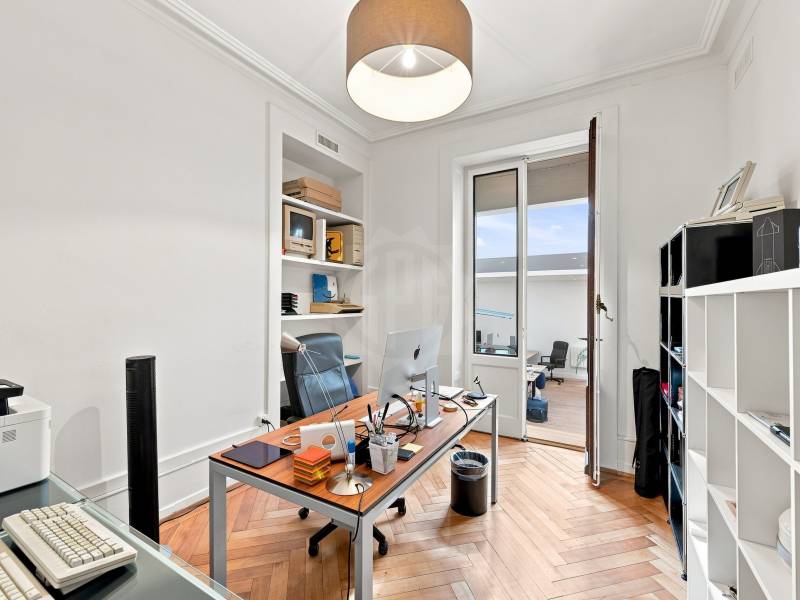 233m² office