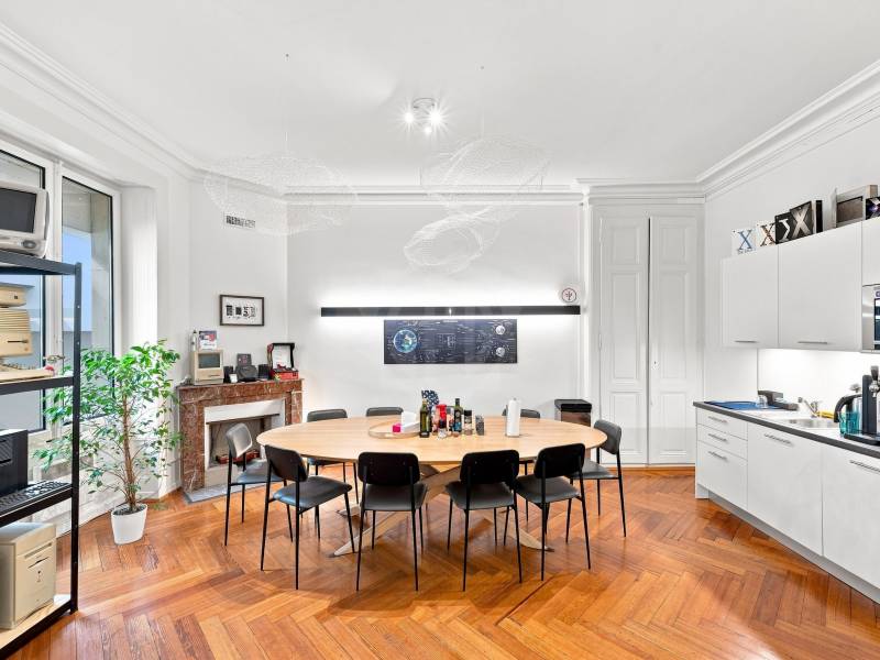 233m² office