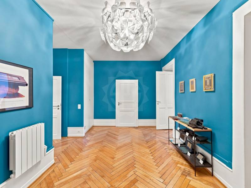 233m² office
