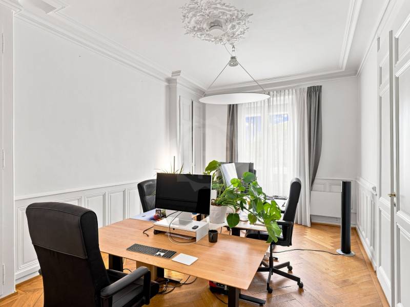 233m² office