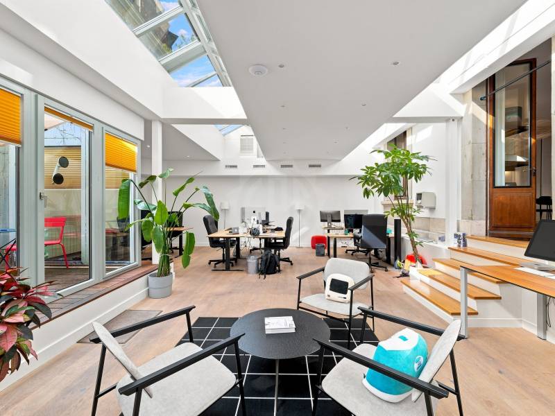 233m² office