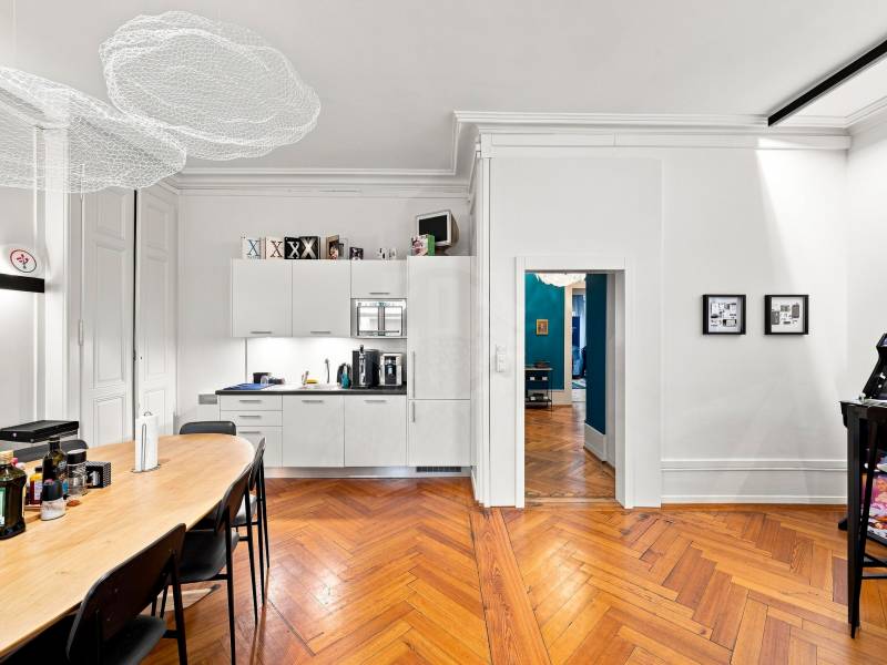 233m² office
