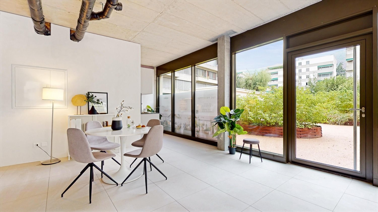 129m² commercial