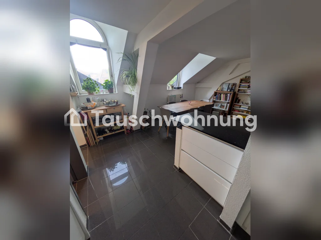 Bonjour ! Mon appartement douillet de 2,5 pièces (env. 65m2) dans le Kreis 10 à Wipkingen est disponible pour un échange. Super emplacement ! Il s'agit d'un appartement en duplex avec terrasse sur le toit privée (40m2). Notre loyer est actuellement de 2360CHF net. Nous recherchons quelque chose de t, photo 4 sur 6