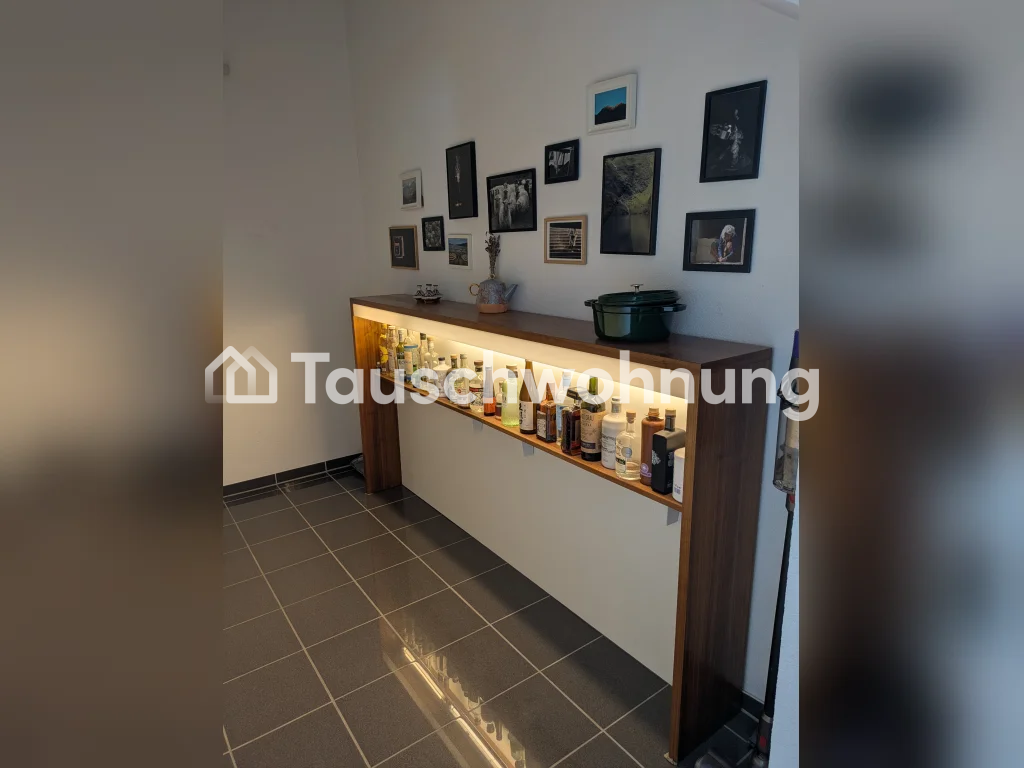 Bonjour ! Mon appartement douillet de 2,5 pièces (env. 65m2) dans le Kreis 10 à Wipkingen est disponible pour un échange. Super emplacement ! Il s'agit d'un appartement en duplex avec terrasse sur le toit privée (40m2). Notre loyer est actuellement de 2360CHF net. Nous recherchons quelque chose de t, photo 5 sur 6