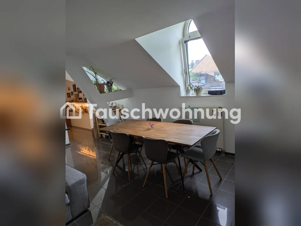 Bonjour ! Mon appartement douillet de 2,5 pièces (env. 65m2) dans le Kreis 10 à Wipkingen est disponible pour un échange. Super emplacement ! Il s'agit d'un appartement en duplex avec terrasse sur le toit privée (40m2). Notre loyer est actuellement de 2360CHF net. Nous recherchons quelque chose de t, photo 3 sur 6
