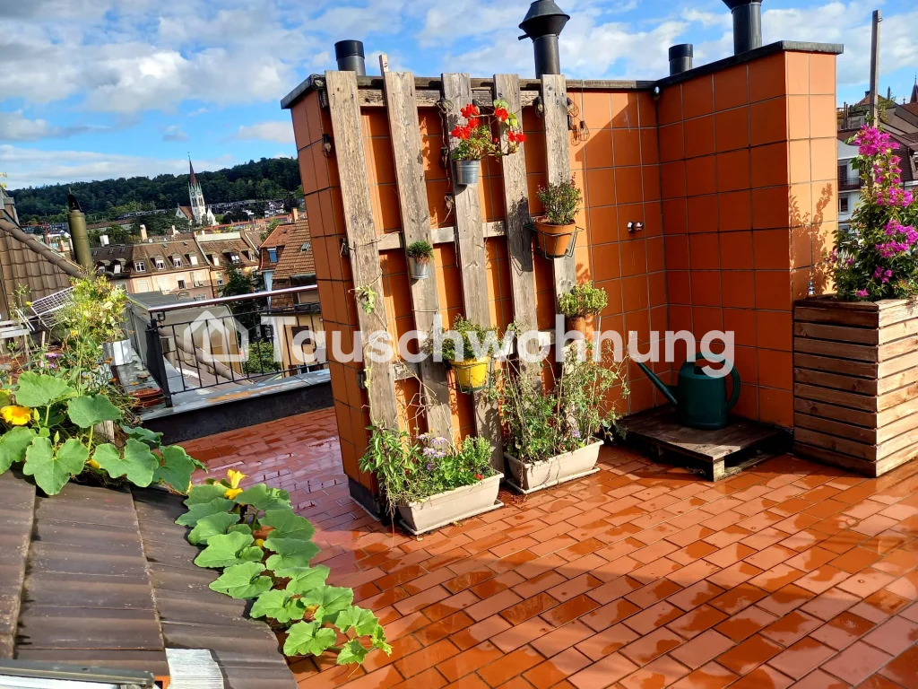 Bonjour ! Mon appartement douillet de 2,5 pièces (env. 65m2) dans le Kreis 10 à Wipkingen est disponible pour un échange. Super emplacement ! Il s'agit d'un appartement en duplex avec terrasse sur le toit privée (40m2). Notre loyer est actuellement de 2360CHF net. Nous recherchons quelque chose de t, photo 1 sur 6