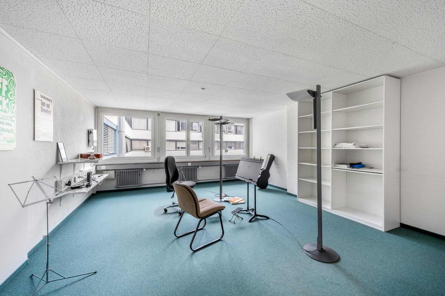 Bureau de 135m², photo 1 sur 8
