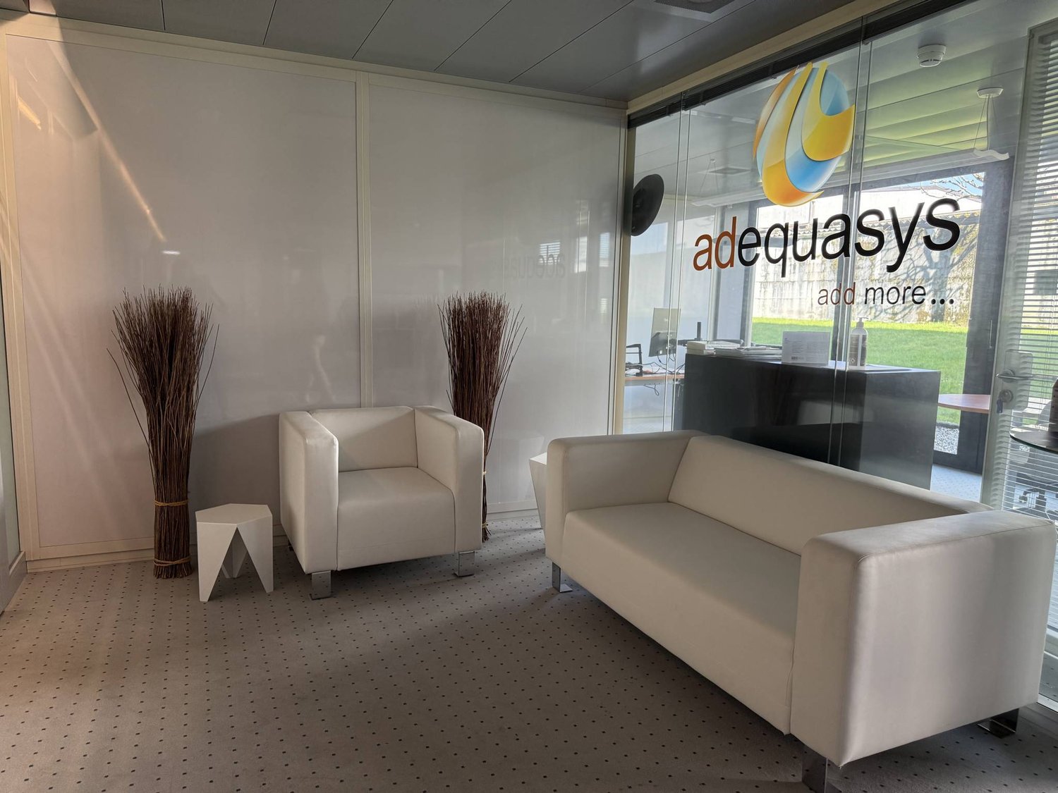 300m² office
