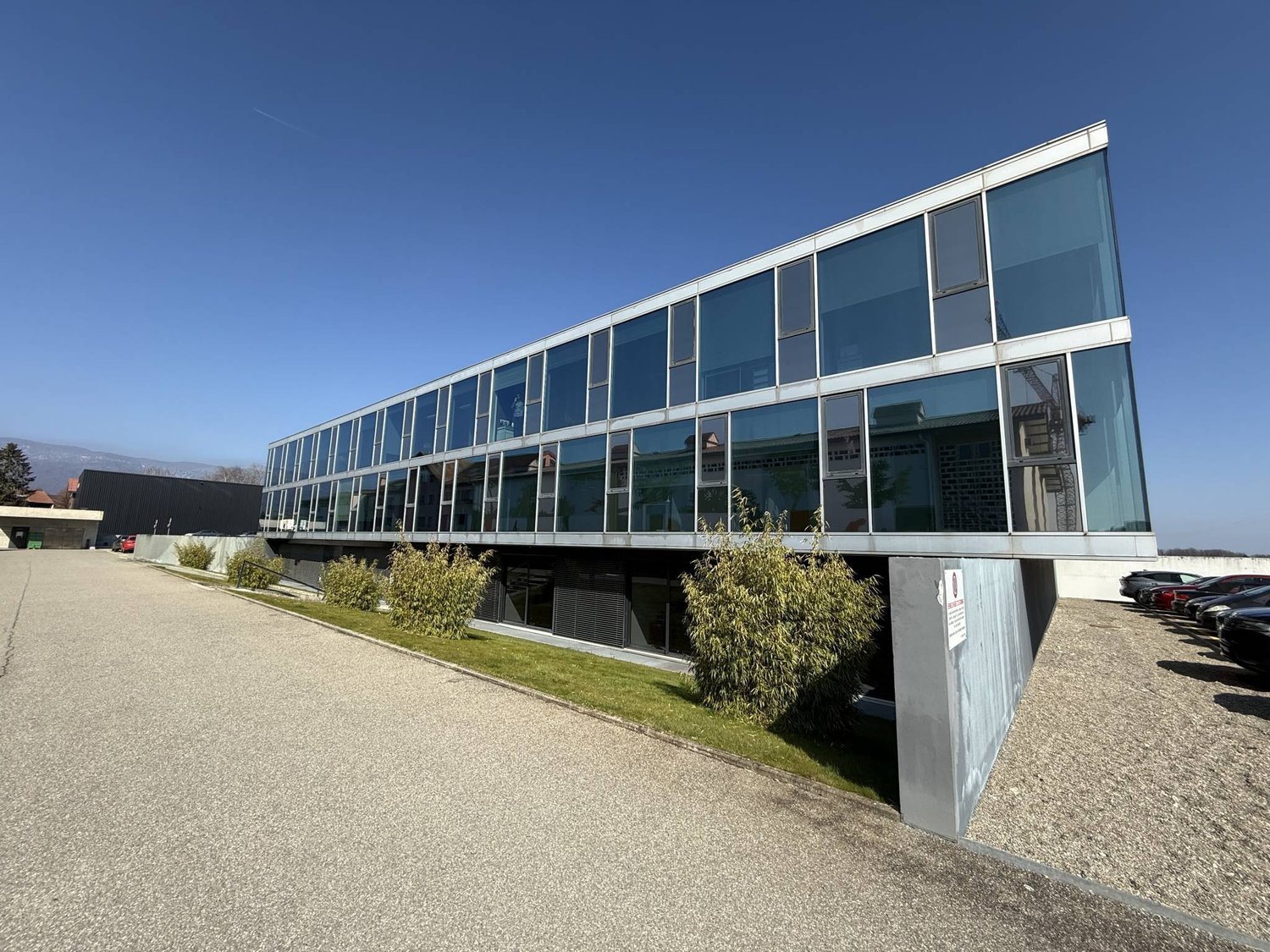 300m² office