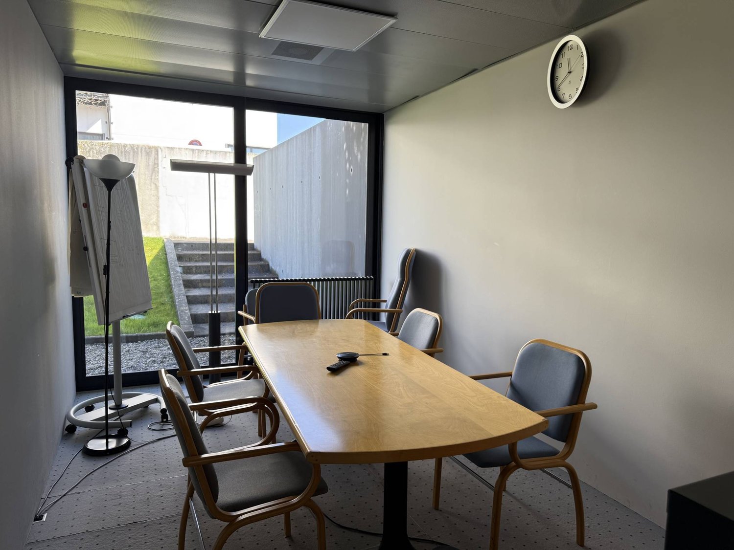 300m² office