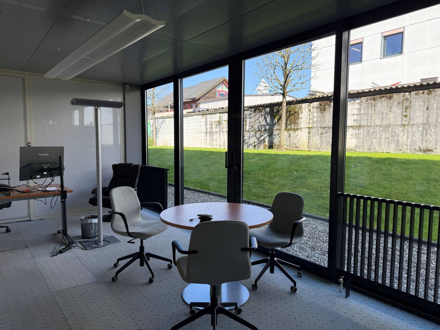 300m² office