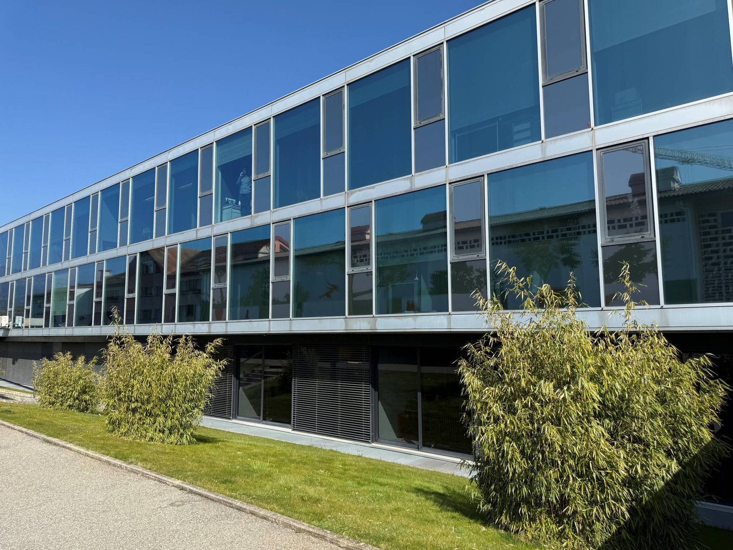 300m² office