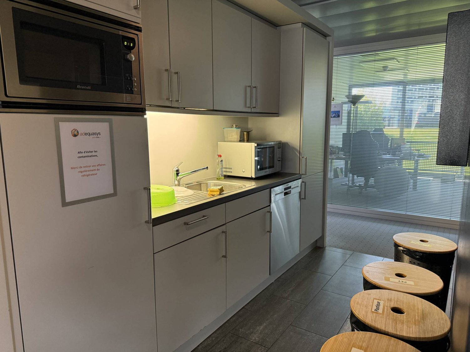 300m² office