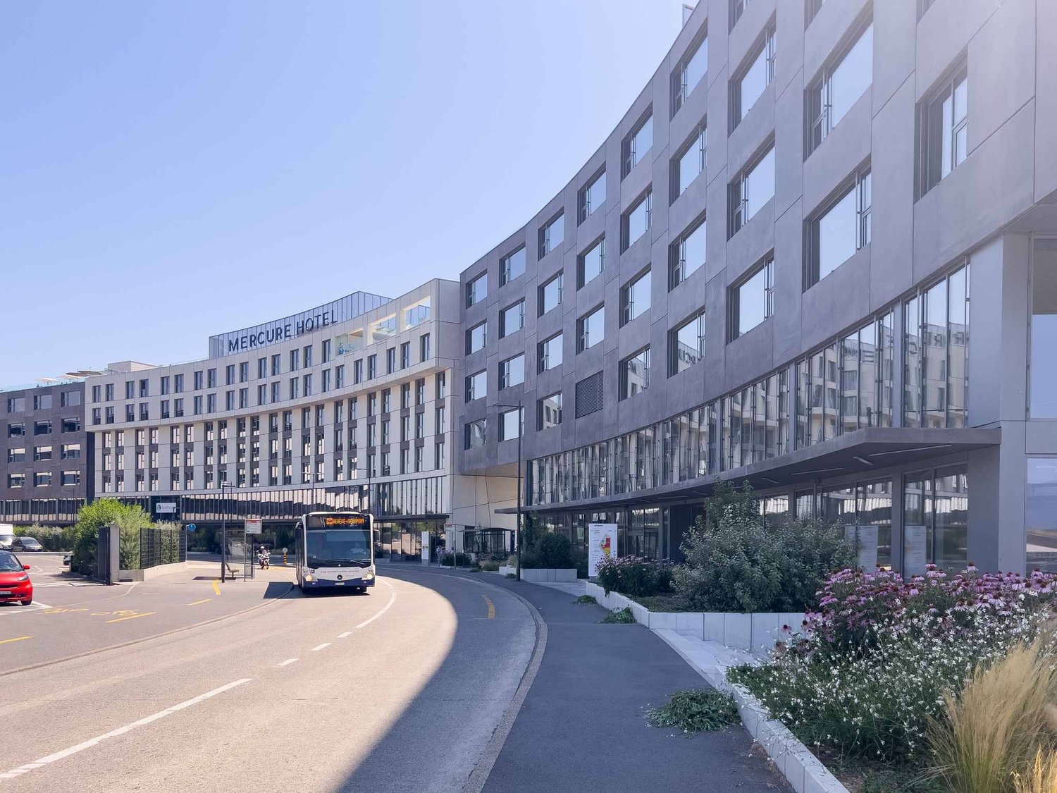 337m² office