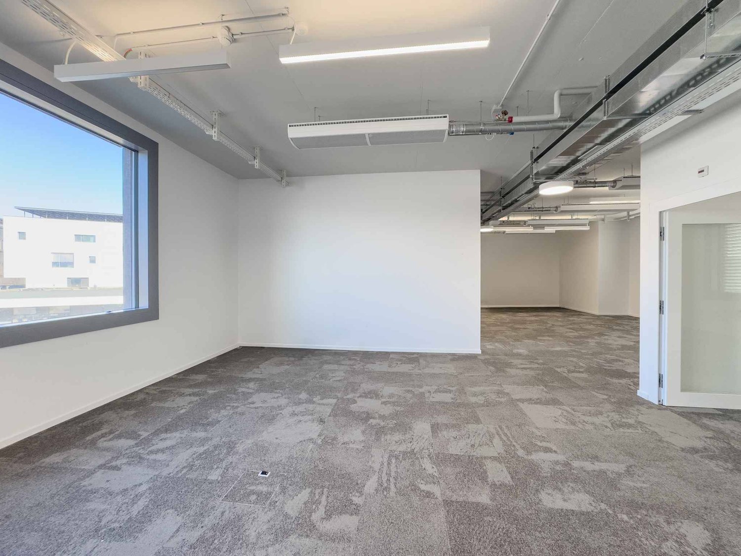 337m² office