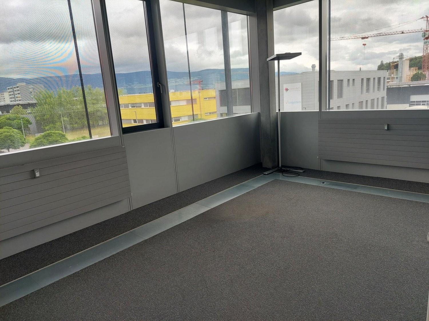160m² shop