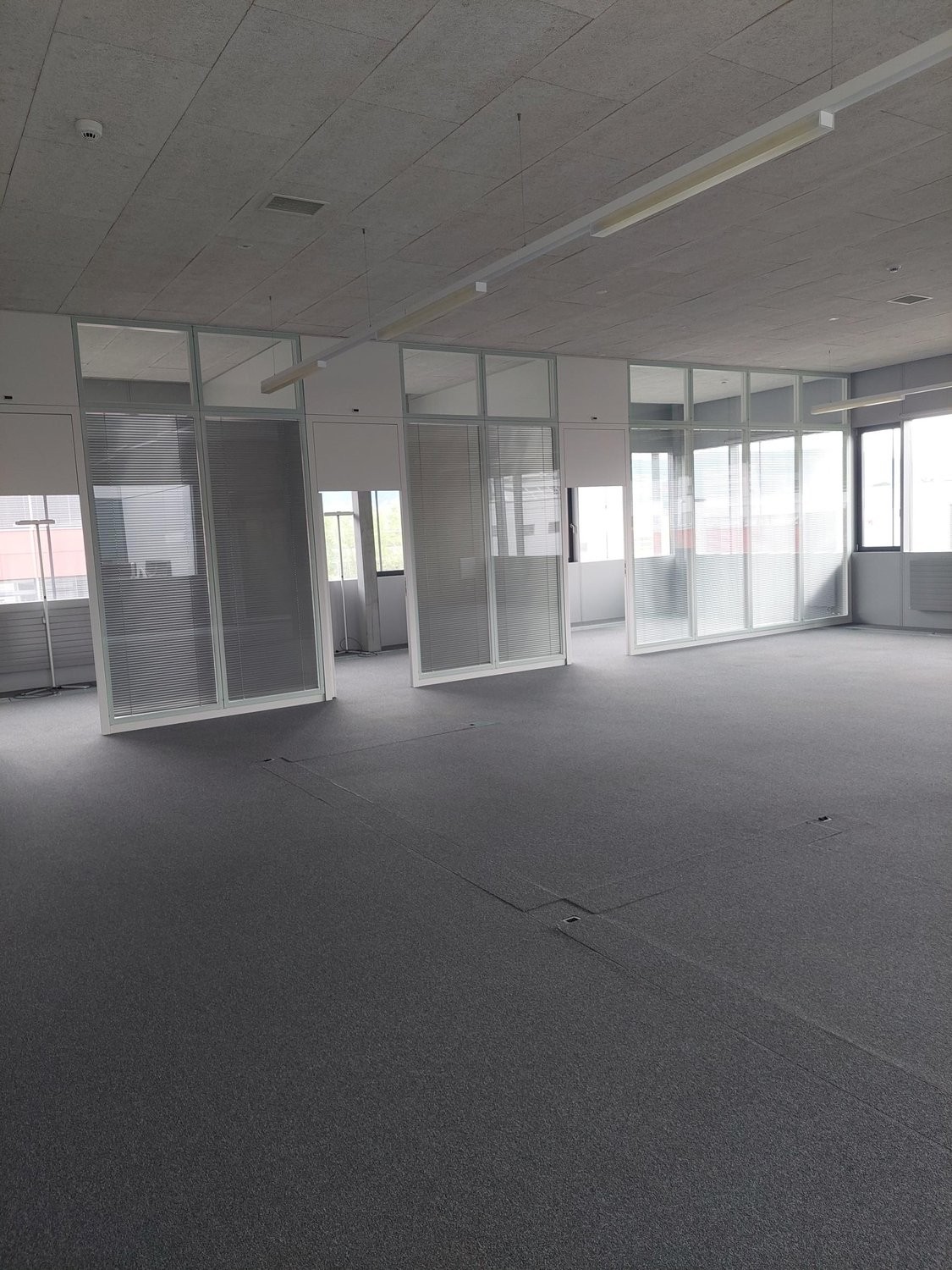 160m² shop