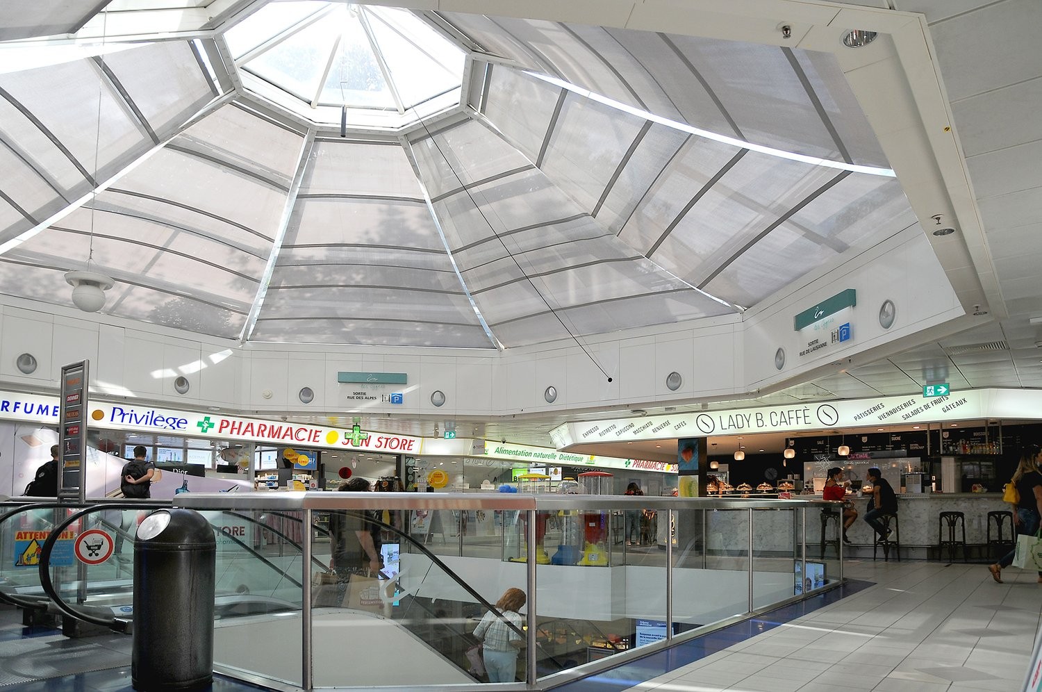 240m² shop, photo 3 sur 3