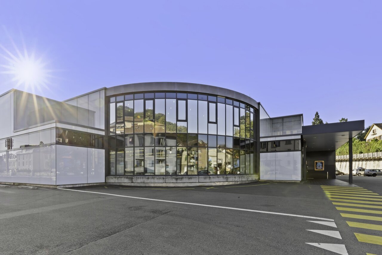 652m² office