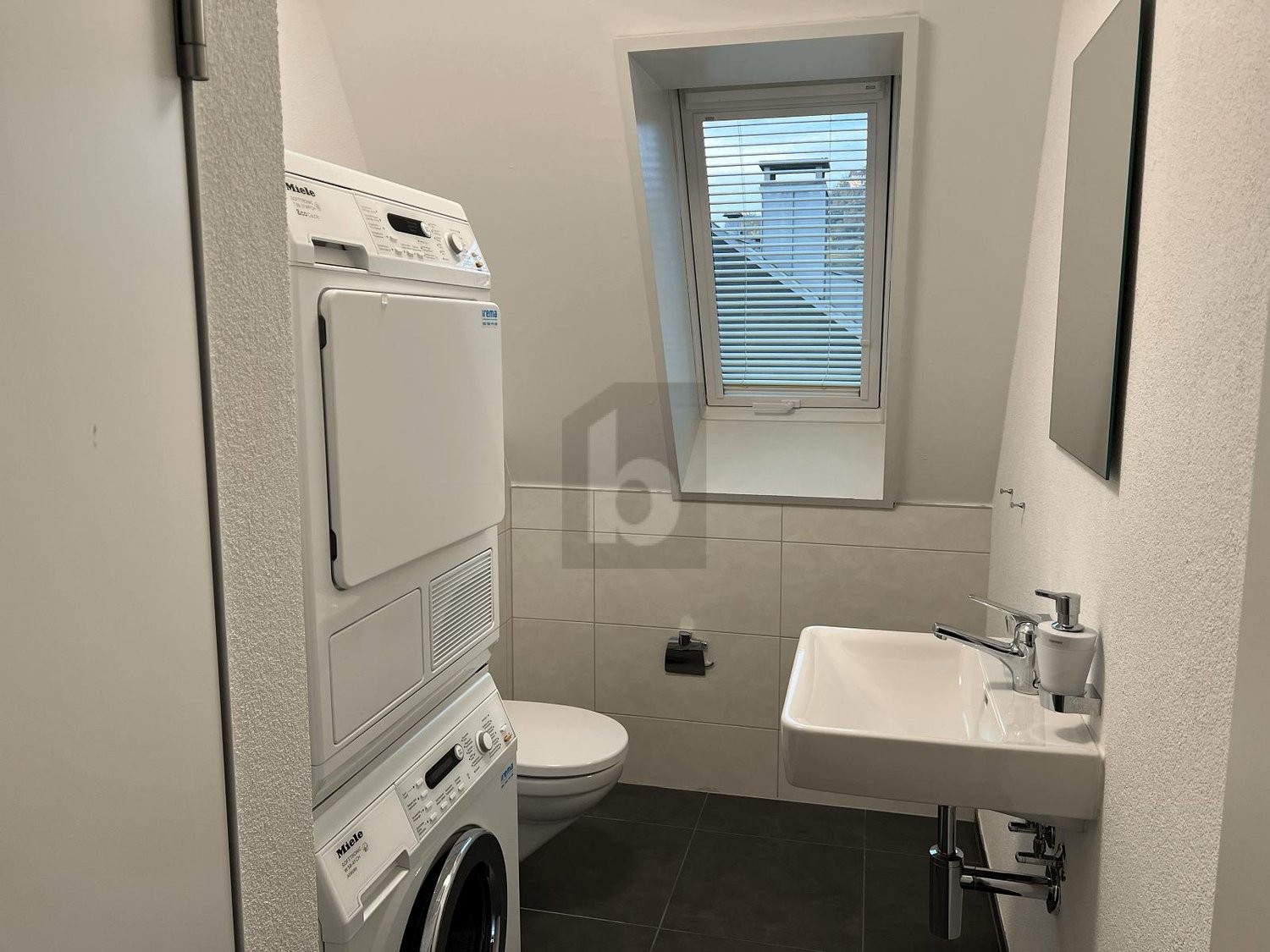 Appartement mansardé de 4 ½ pièces, photo 2 sur 4