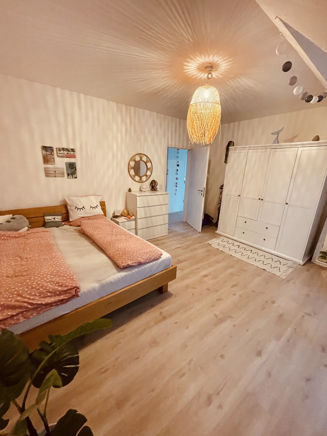 Grand appartement de 2,5 pièces calme à louer

Vous recherchez un appartement confortable et calme pour la période de décembre à mars ou selon accord ? Alors n'hésitez pas à me contacter ! :)

Ce grand appartement de 2,5 pièces vous offre ce qui suit :

- appartement meublé et entièrement équipé

- 