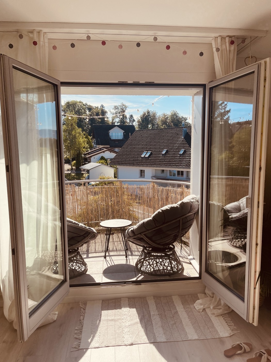 Grand appartement de 2,5 pièces calme à louer

Vous recherchez un appartement confortable et calme pour la période de décembre à mars ou selon accord ? Alors n'hésitez pas à me contacter ! :)

Ce grand appartement de 2,5 pièces vous offre ce qui suit :

- appartement meublé et entièrement équipé

- 