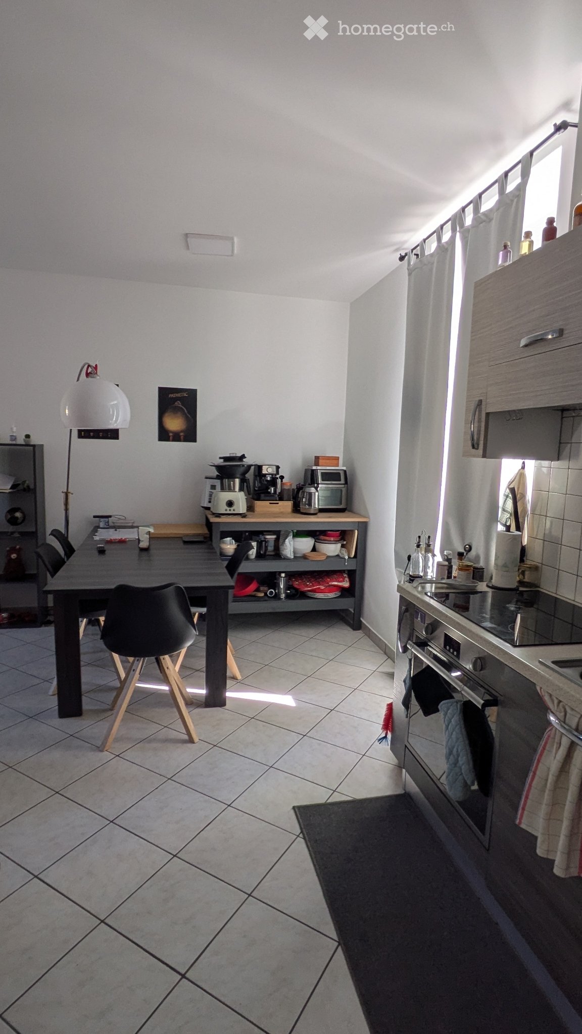 Appartement de 2 ½ pièces

Recherche repreneur pour un appartement d'environ 40 mètres carrés et 2.5 pièces situé Via Passerella 2A, Bellinzona.
L'immeuble se trouve dans une position très pratique, à seulement 2 minutes à pied de la gare ferroviaire et du supermarché, situé au rez-de-chaussée et av, photo 3 sur 5
