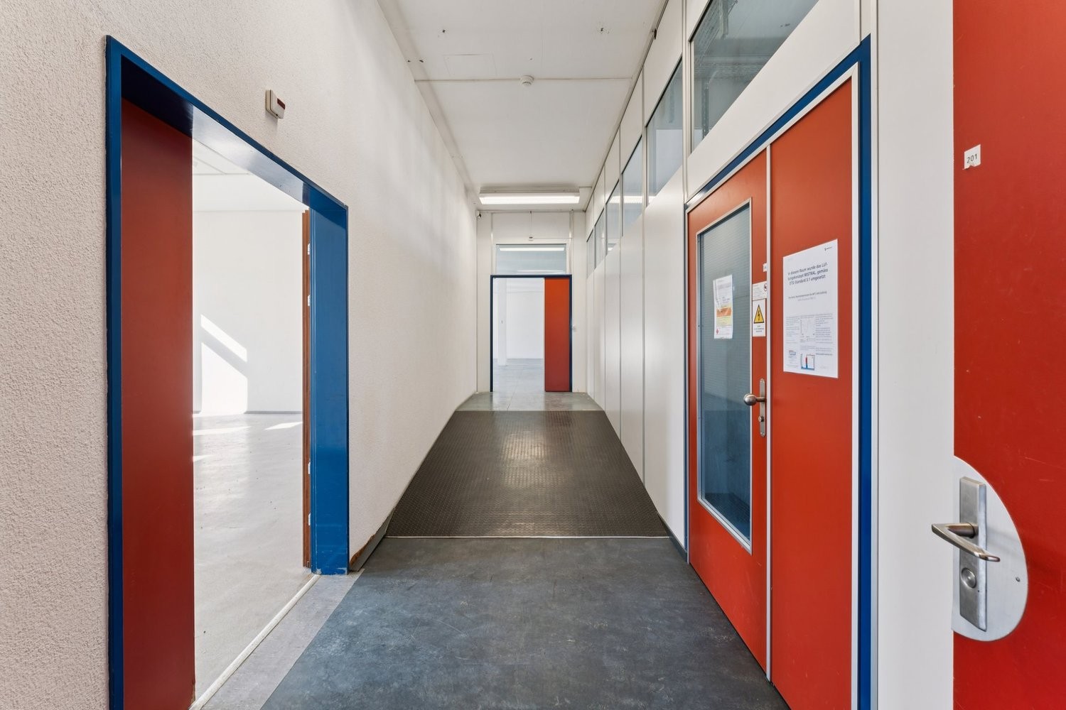 200m² commercial